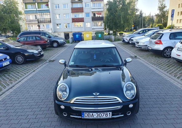 MINI Cooper cena 13500 przebieg: 242098, rok produkcji 2005 z Wałbrzych małe 56